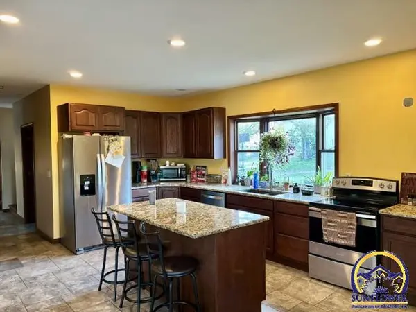 7988 22nd ST, Perry, KS 66073