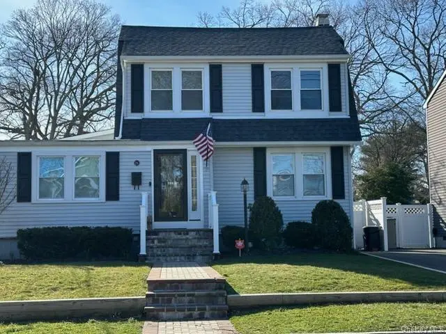 26 Frederick AVE, Babylon, NY 11702