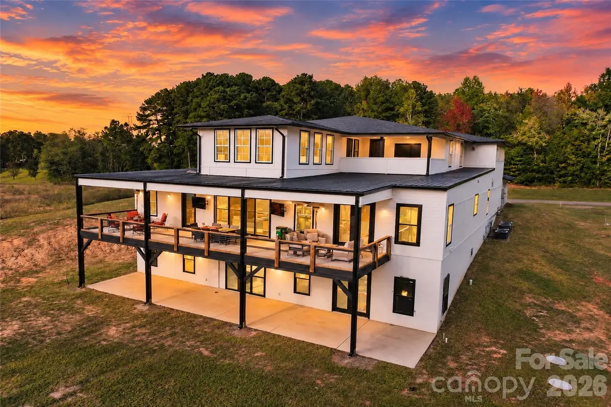 4987 Wildlife LN, Sherrills Ford, NC 28673