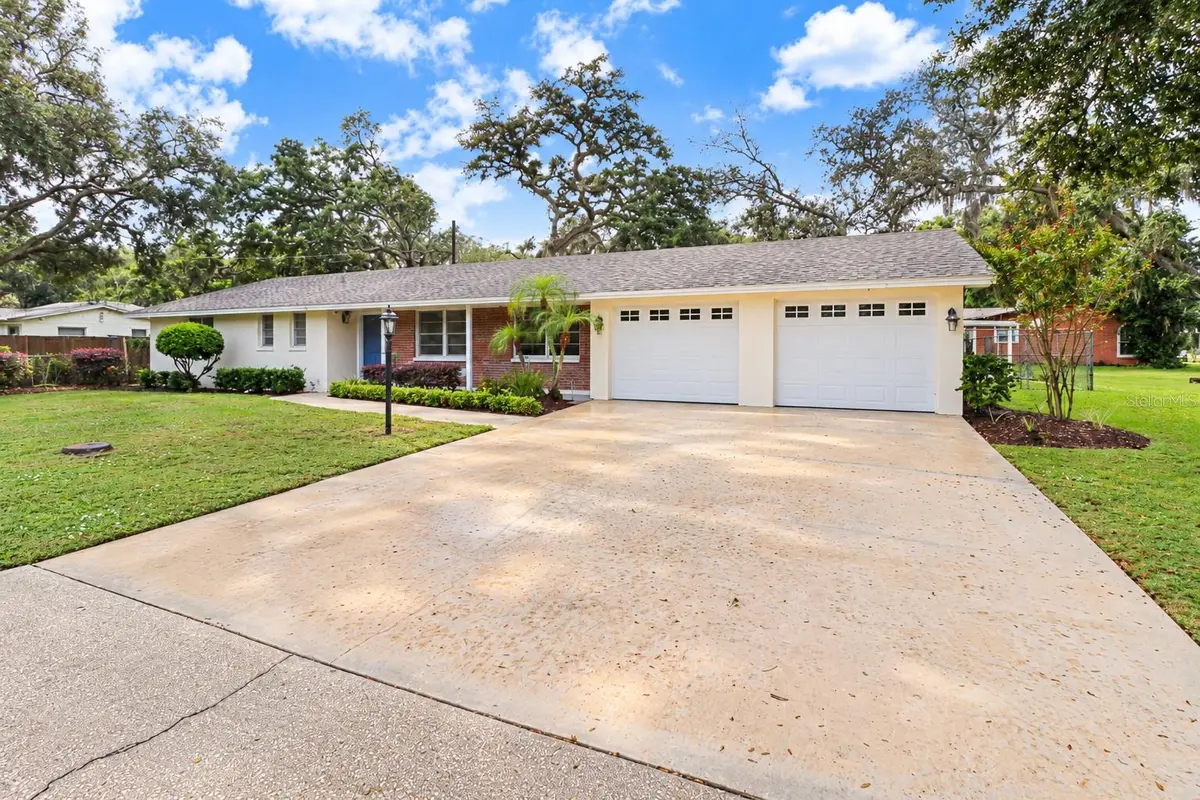 12108 N 53RD ST, Temple Terrace, FL 33617