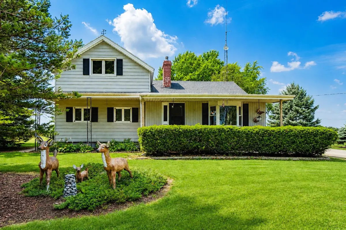 N9644 RIDGE RD, Van Dyne, WI 54979