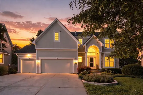 5320 W 160 ST, Overland Park, KS 66085