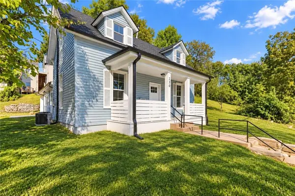 230 N Missouri ST, Liberty, MO 64068