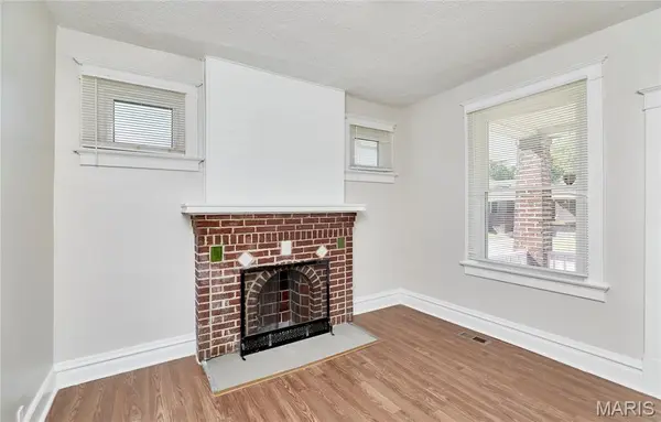 1224 Griefield PL, St Louis, MO 63133