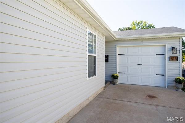 513 S 1st ST, Pacific, MO 63069
