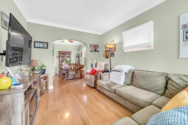 5134 W Ainslie ST, Chicago, IL 60630