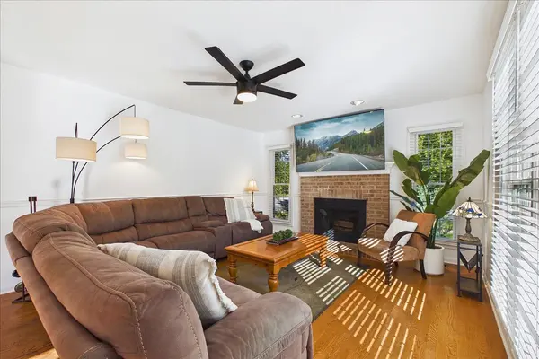359 Banbury LN, Grayslake, IL 60030