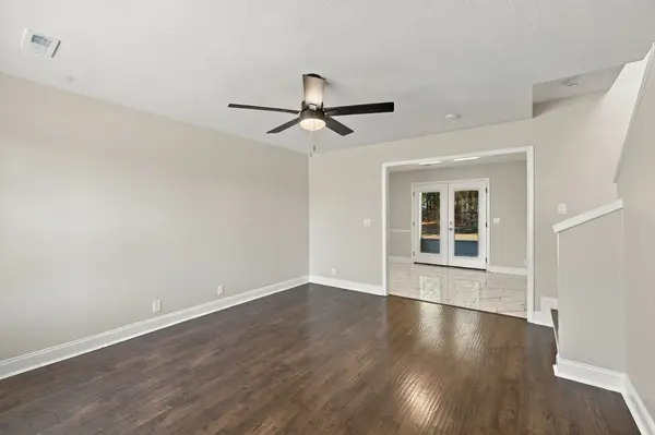 637 Martinsdale Ct, La Vergne, TN 37086