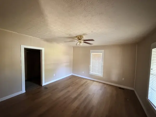 639 6th St, Newport, TN 37821