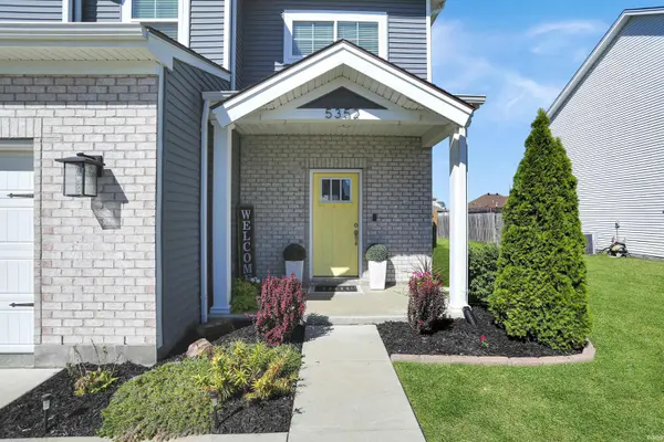 5352 Bloomsbury CT, Newburgh, IN 47630