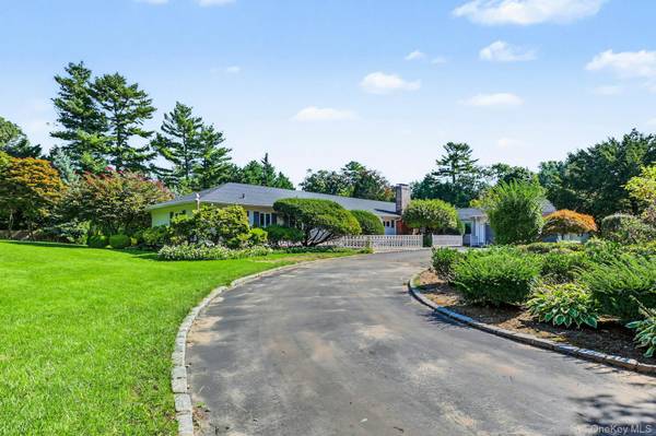 1 Cornwells Beach RD, Port Washington, NY 11050