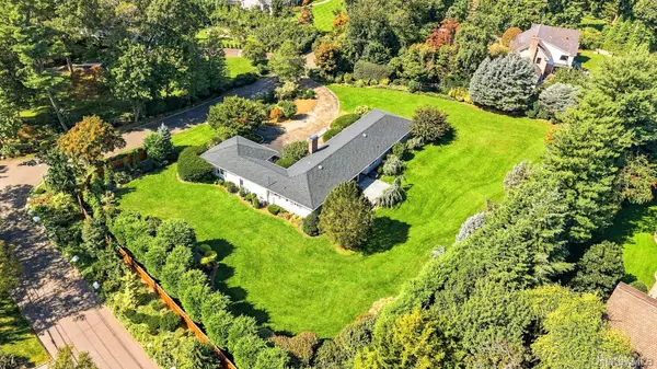 1 Cornwells Beach RD, Port Washington, NY 11050