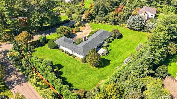 1 Cornwells Beach RD, Port Washington, NY 11050