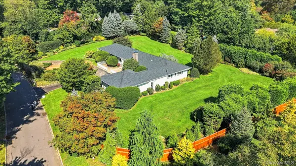 1 Cornwells Beach RD, Port Washington, NY 11050