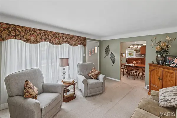110 E Country LN, Collinsville, IL 62234