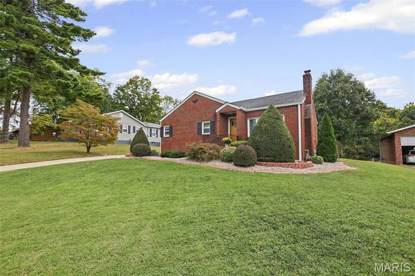 110 E Country LN, Collinsville, IL 62234