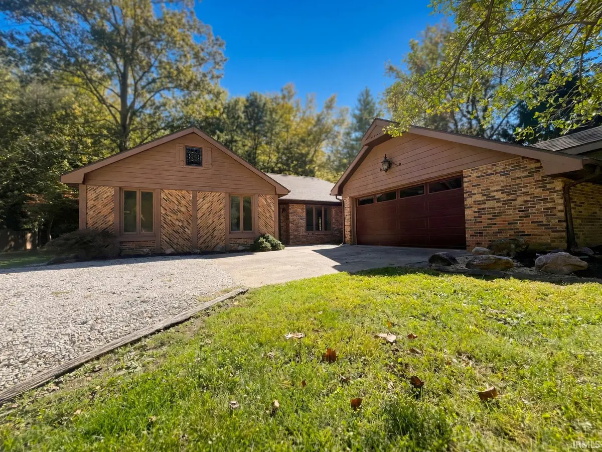 5834 Bayer DR, Evansville, IN 47712