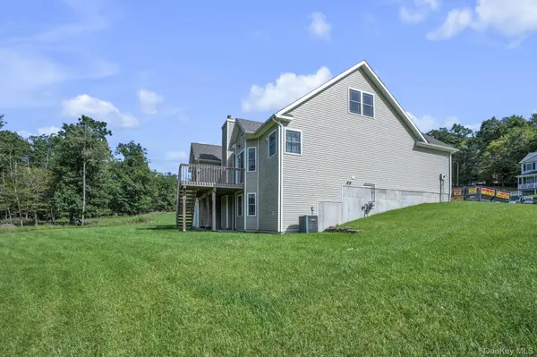 53 Highland View PL, Middletown, NY 10940