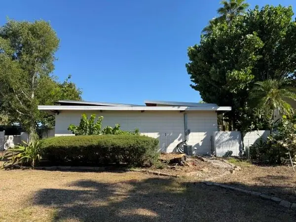 31 DOLPHIN DR, Treasure Island, FL 33706