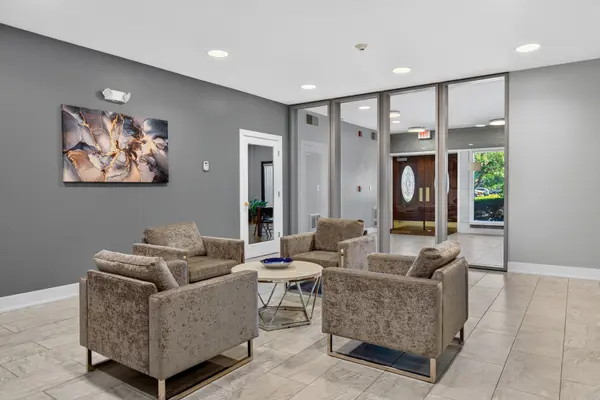1795 Lake Cook RD #211, Highland Park, IL 60035