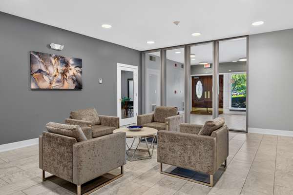 1795 Lake Cook RD #211, Highland Park, IL 60035