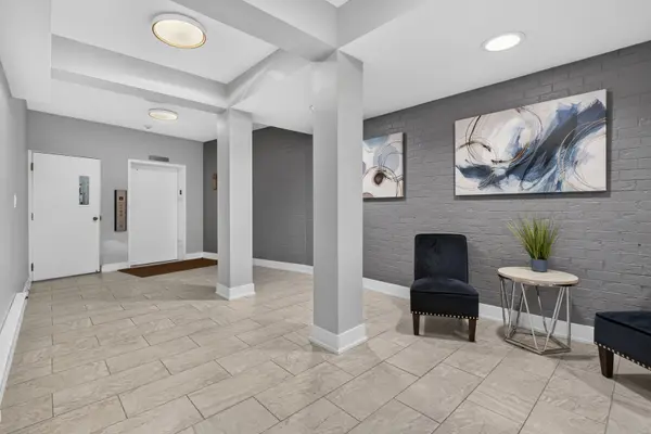 1795 Lake Cook RD #211, Highland Park, IL 60035