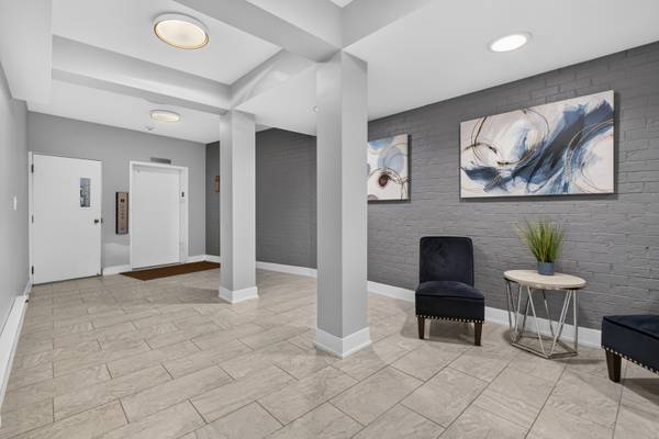 1795 Lake Cook RD #211, Highland Park, IL 60035