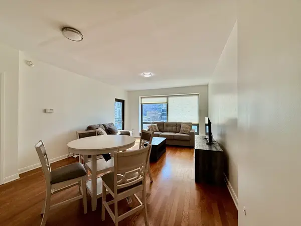 130 N Garland CT #2110, Chicago, IL 60602