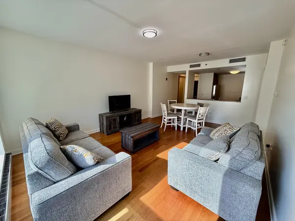 130 N Garland CT #2110, Chicago, IL 60602