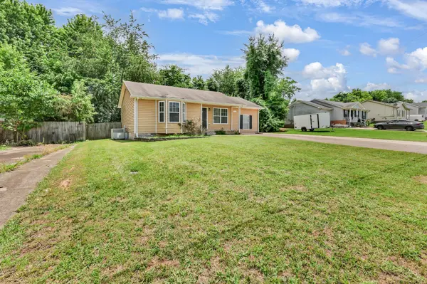 946 Van Buren Ave, Oak Grove, KY 42262