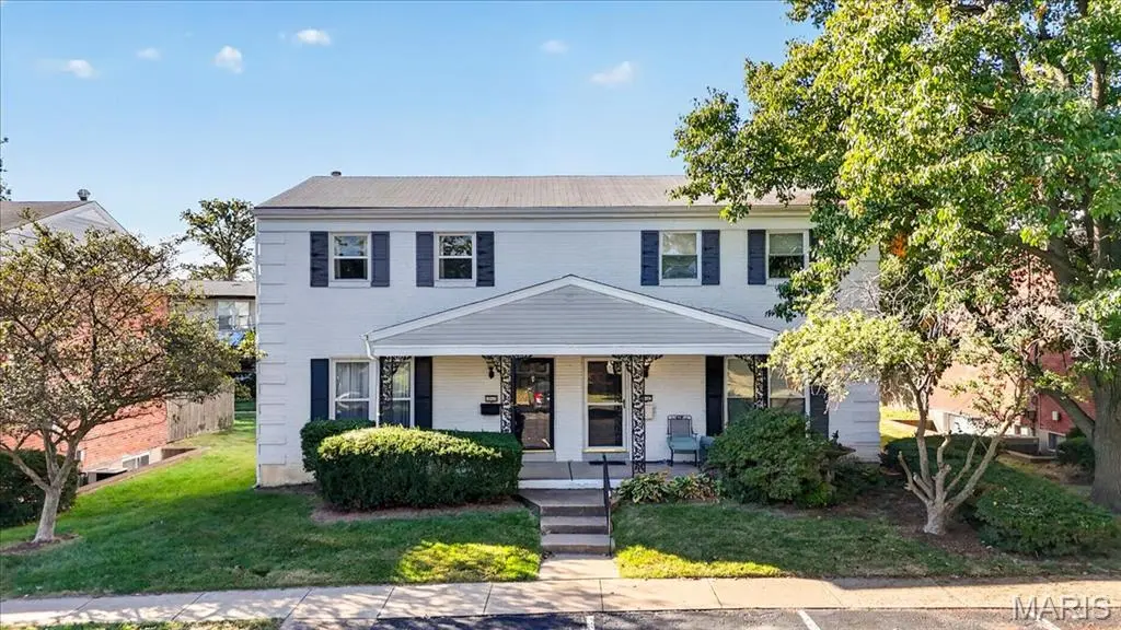 10440 Willowdale DR, St Louis, MO 63146