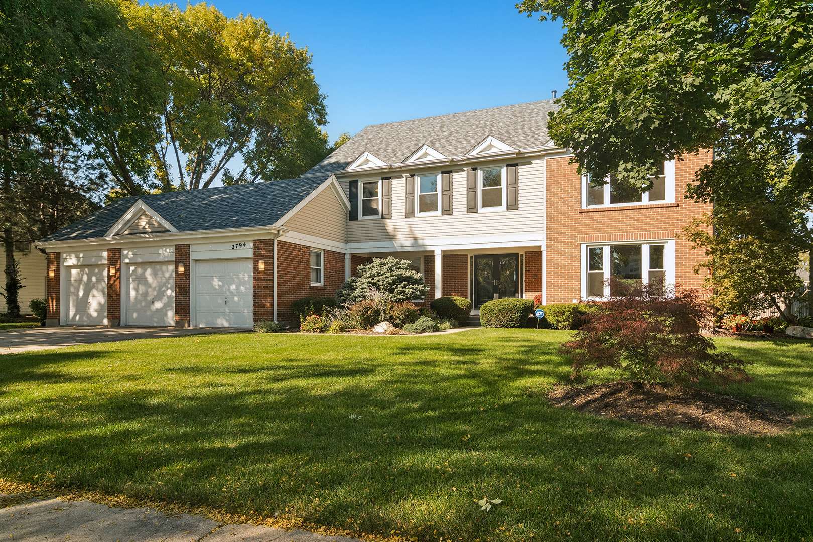 2794 Whispering Oaks DR, Buffalo Grove, IL 60089