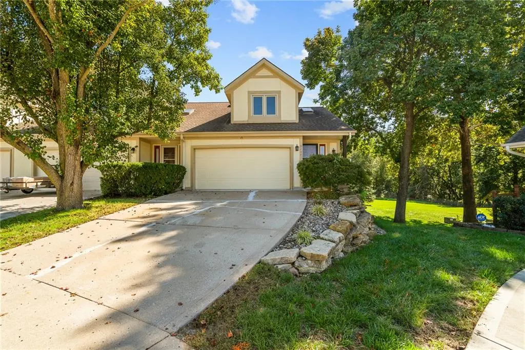 8204 NW Bradford CT, Kansas City, MO 64151