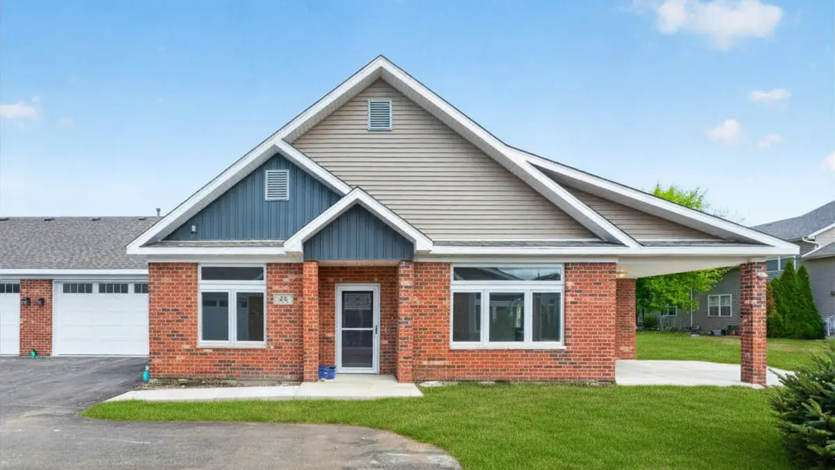 68 Kloe LN #68, Sycamore, IL 60178