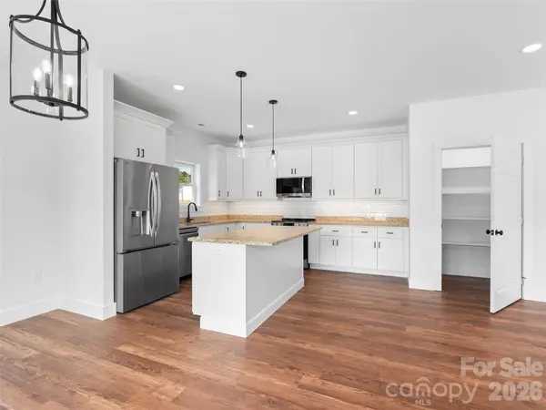 11 Riemar LN, Waynesville, NC 28786