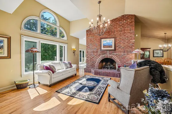 239 Bearwallow Mountain RD, Hendersonville, NC 28792