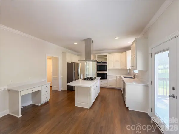 4215 3rd ST NW, Hickory, NC 28601