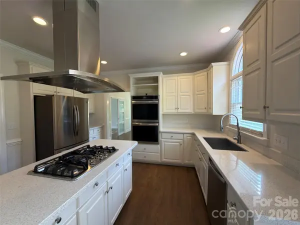 4215 3rd ST NW, Hickory, NC 28601