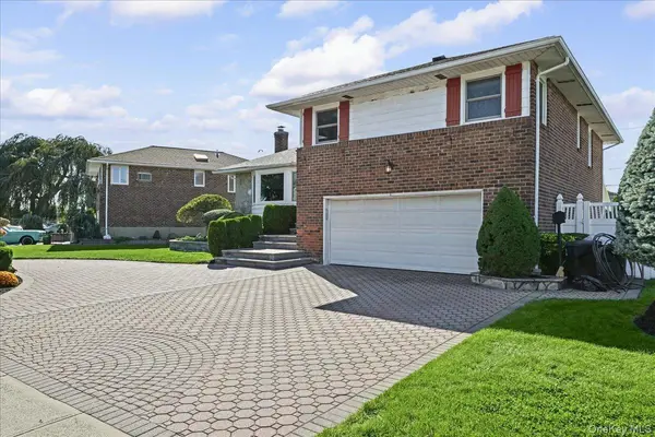 698 Edgewood DR, Westbury, NY 11590