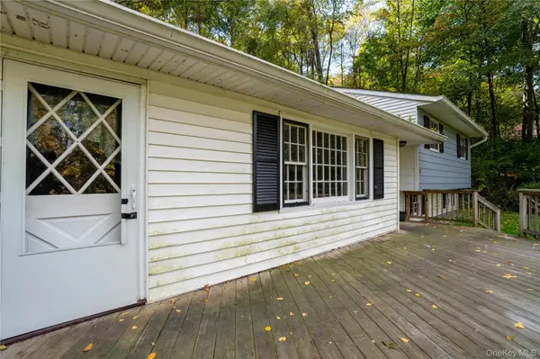 11 Stanley DR, Pawling, NY 12564