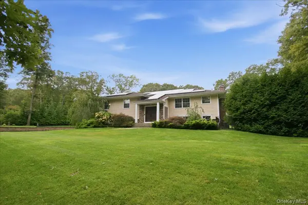 20 Beaumont DR, Melville, NY 11747