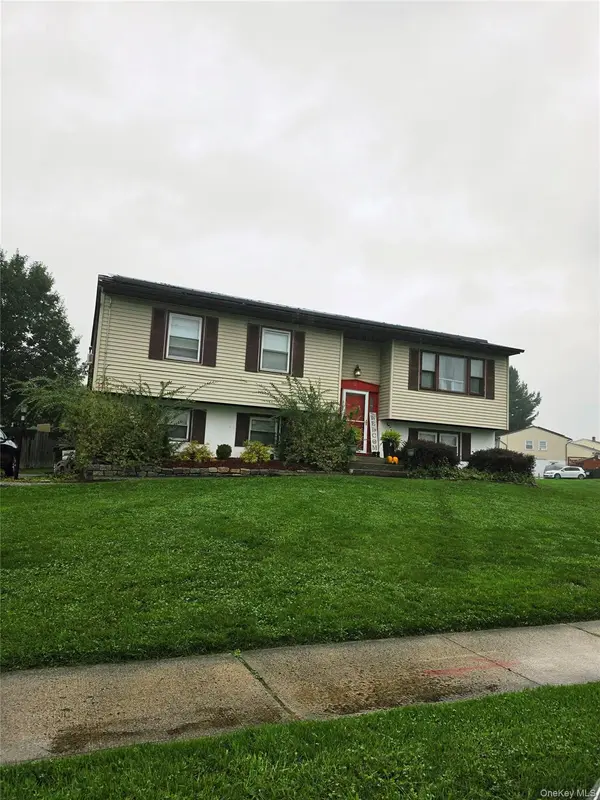 12 Winchester WAY, Washingtonville, NY 10992