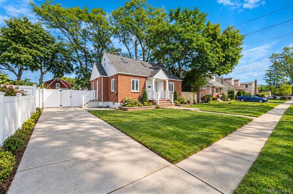 167 Stanton BLVD, Uniondale, NY 11553