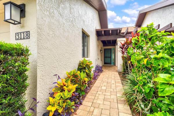 3118 WINDRUSH BOURNE #8, Sarasota, FL 34235