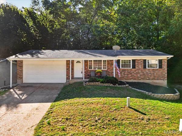 5034 Country Valley DR, Imperial, MO 63052