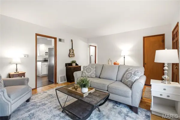 7130 Sharp AVE, St Louis, MO 63116