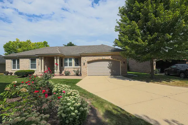 305 TORRINGTON DR, Bloomingdale, IL 60108