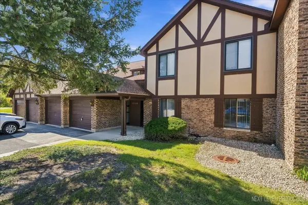 1654 Dover CT #A, Wheaton, IL 60189