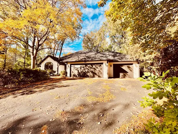13505 Elkwood DR, Apple Valley, MN 55124