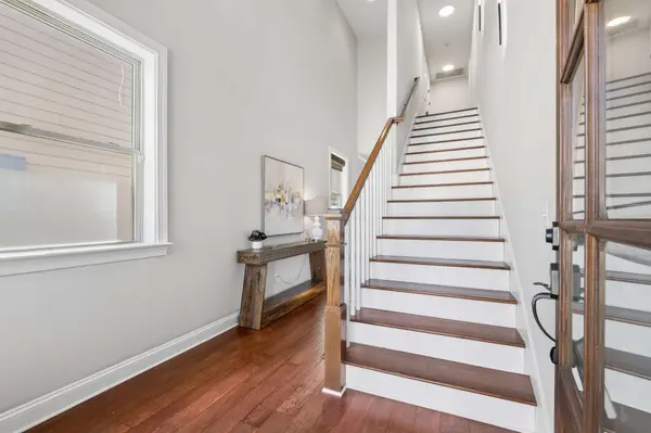 5925 Woodlands Ave, Nashville, TN 37211